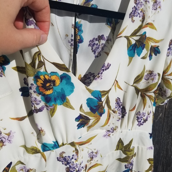 Gilli Wrap Style Dress - Picture 7 of 8